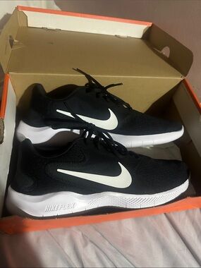 EUC woman’s Nike Flex Experience RN 9 size 11 *NO BOX*